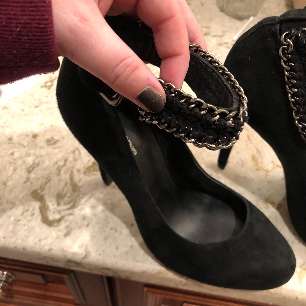 Black Pumps with ankle straps